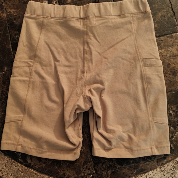 Monrow Women's Biker Shorts Taupe M NWT - Picture 4 of 6